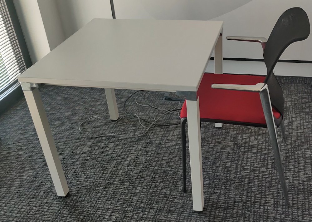 Krzesło konferencyjne Vitra Meda Slim czerwone chromowe podłokietniki