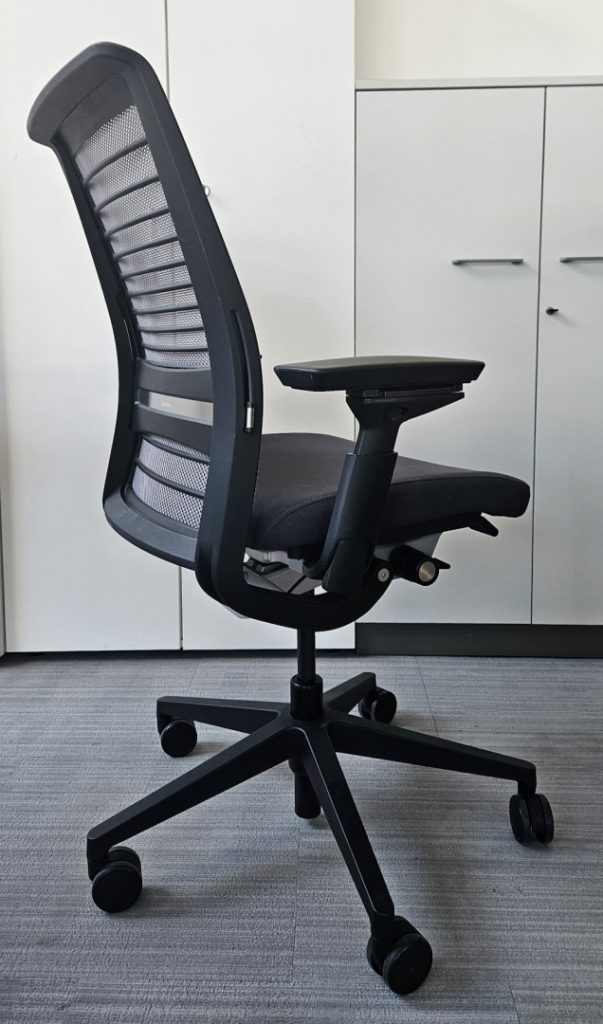Fotel obrotowy STEELCASE THINK V2 pl. szare / antracyt