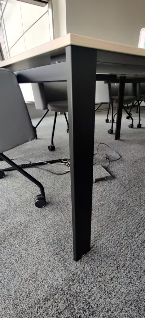 Stół konferencyjny MP 80x80 dąb bielony czarna konstrukcja kwadratowa