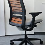 Fotel obrotowy STEELCASE THINK V2 pomarańcz.szare