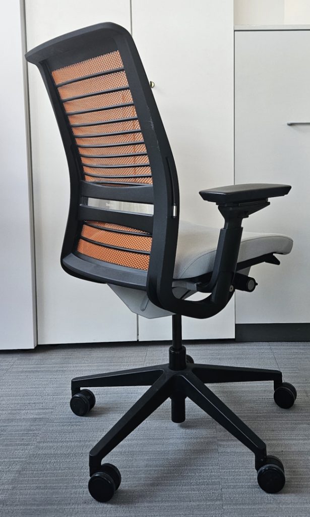 Fotel obrotowy STEELCASE THINK V2 pomarańcz.szare