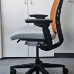 Fotel obrotowy STEELCASE THINK V2 pomarańcz.szare