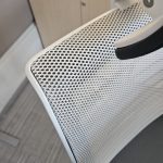 Fotel biurowy Steelcase Think V2 zagłów. ,biała, siatka