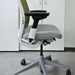 Fotel obrotowy STEELCASE THINK V2 pl. zielone / szare