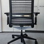 Fotel obrotowy STEELCASE THINK V2 pl. szare / antracyt
