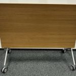 Stół mobilny KINNARPS 120x70 dąb kółka
