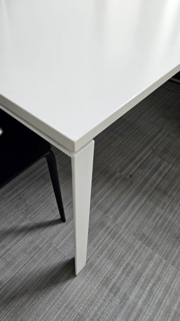 Biurko Steelcase Frame One 160x80 biała rama biały blat