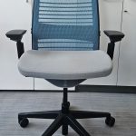 Fotel obrotowy STEELCASE THINK  V2 pl niebieskie/ szare