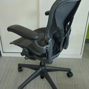 Fotel  ergonomiczny Hermann Miller AERON czarny
