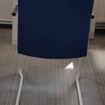 Krzesło konferencyjne Bejot niebieskie biała płoza