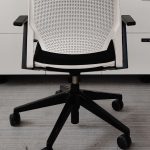 Krzesło konferencyjne HAWORTH VERY białe/czarne