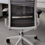 Fotel obrotowy Steelcase Think biały antracyt