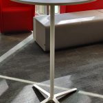 Stolik konferencyjny BENE śr. 80 cm biały wysoki, krzyżak biały