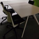 Stół konferencyjny HAWORTH 140x100 biały, nogi białe (z PODów)