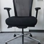 Fotel obrotowy Sidiz czarny siatka bez zagłówka