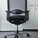 Fotel obrotowy VERIS Net siatka jasnoszara baza aluminiowa