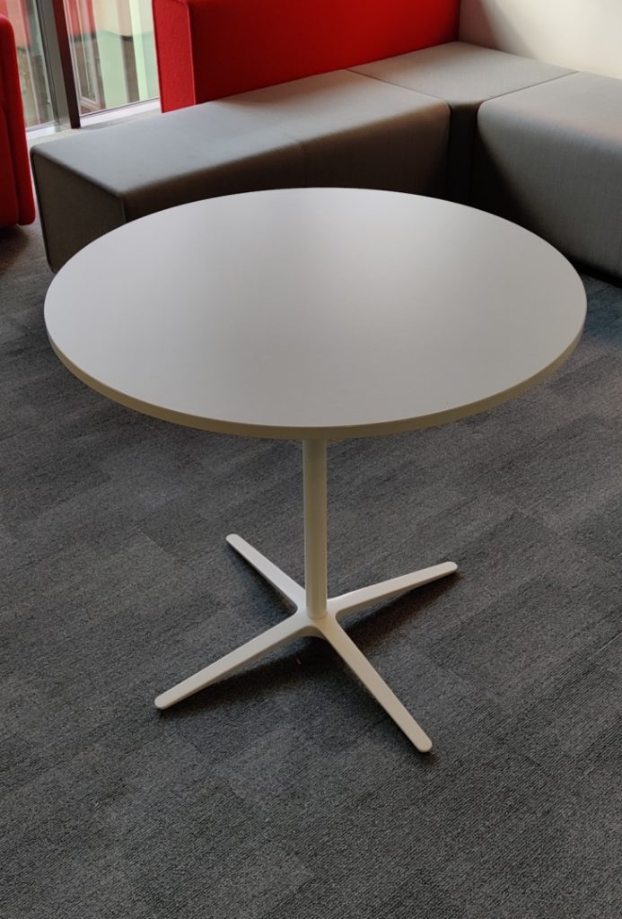 Stolik pneumatyczny BENE śr. 80 cm biały