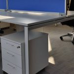 Bench 4-os. Steelcase FrameOne 160x80 biały + 2 scianki niebieskie