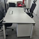 Biurko Steelcase 160x100x80 białe czarna krawędź chrom