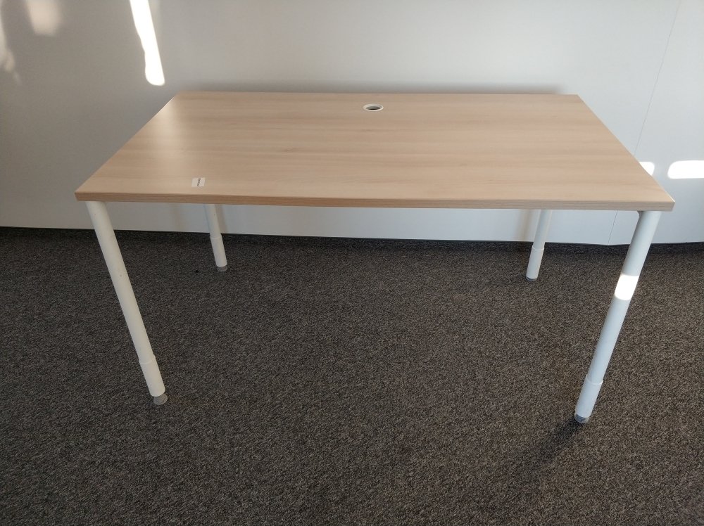 Biurko Mikomax 140x80 dąb nogi białe kat. B