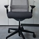 Fotel obrotowy STEELCASE THINK V2 pl. szare / antracyt