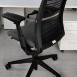 Fotel THINK V2, siatka, siedzisko antracyt