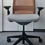 Fotel obrotowy STEELCASE THINK V2 pomarańcz.szare