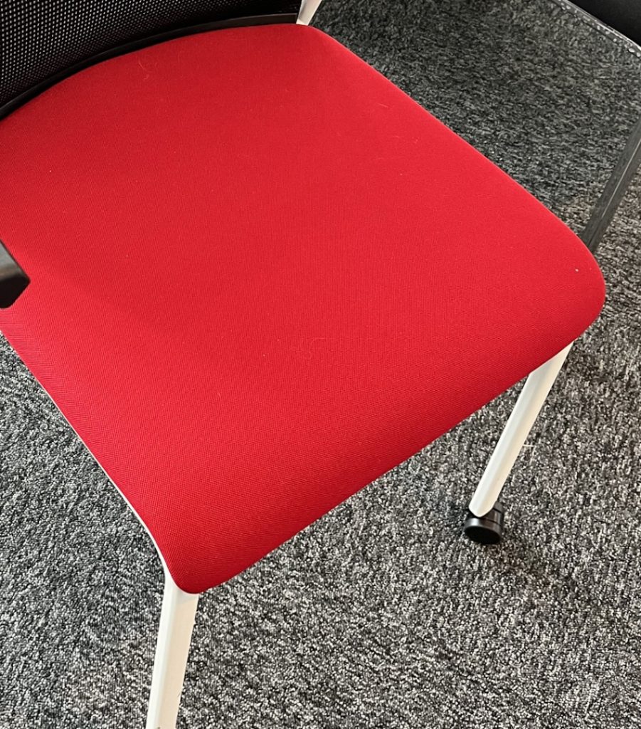 Krzesło konferencyjne STEELCASE Reply czerwone czarne BEZ kółek