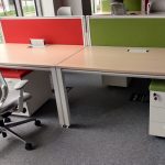 Bench Actiu 2 os. 140x80x+ścianka dąb bielony noga biała mediabox