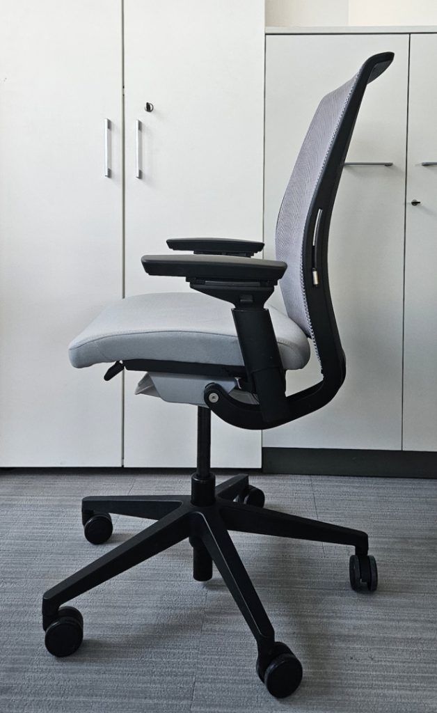 Fotel obrotowy STEELCASE THINK V2 szare,szare