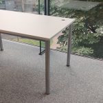 Biurko Wuteh 140x80 jasnoszare