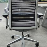 Fotel obrotowy STEELCASE THINK biały, szary