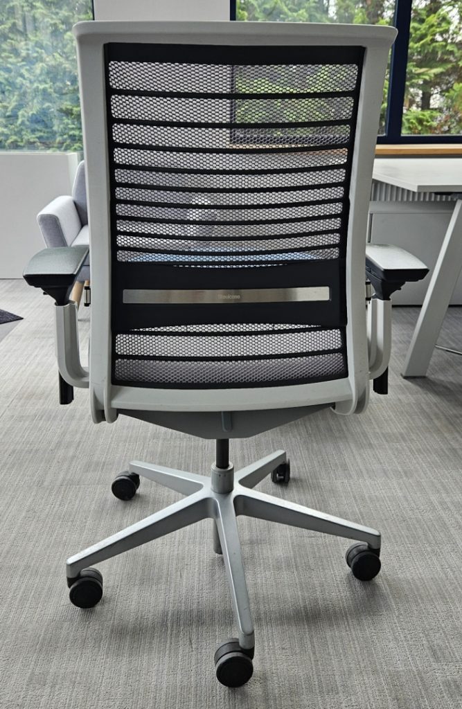 Fotel obrotowy STEELCASE THINK biały, szary