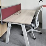 Biurko Steelcase 160x80 dąb bielony nogi A