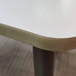 Biurko STEELCASE 160x90 biały, wyoblone, doklejka przeźroczysta zielonkawa