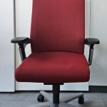 Fotel Obrotowy Wilkhahn ON z zagłówkiem czerwony