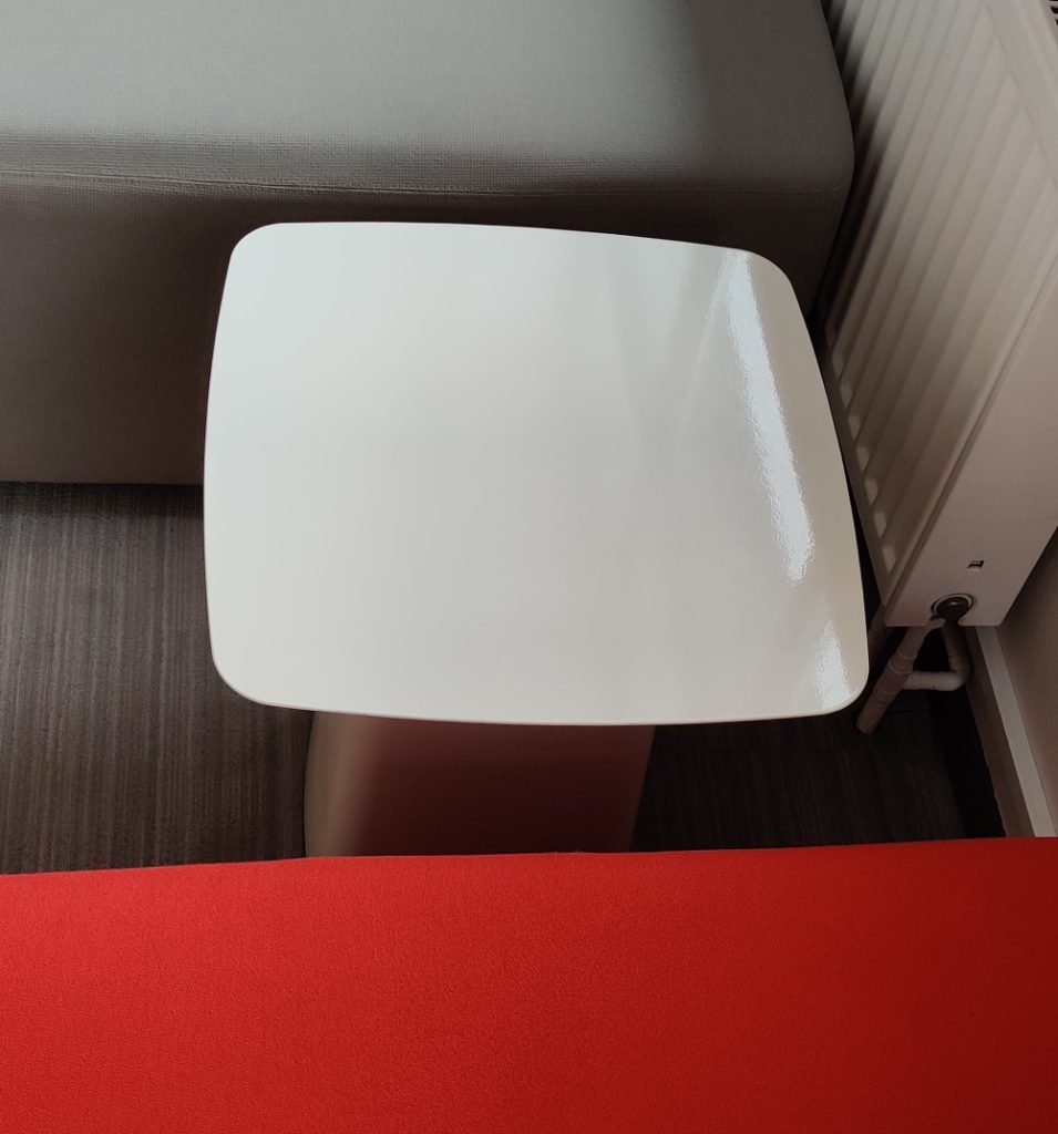 Stolik kawowy VITRA SIDE TABLE 40x40 metalowy