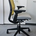 Fotel obrotowy STEELCASE THINK V2 pl żółte / szare