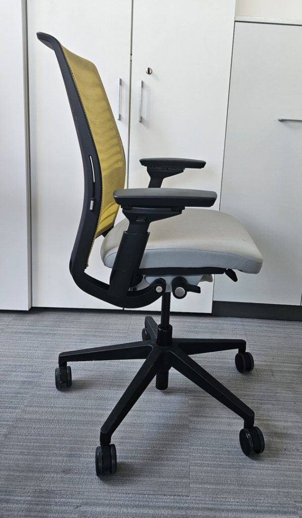 Fotel obrotowy STEELCASE THINK V2 pl żółte / szare