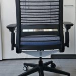 Fotel obrotowy STEELCASE THINK V2 pl granatowe/ szare