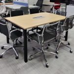 Stół konferencyjny Mikomax 160x100 dąb, czarna baza