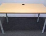 Biurko Kinnarps 140x80 brzoza N