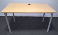 Biurko Kinnarps 140x80 brzoza N