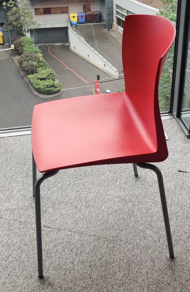 Krzesło do kantyny tworzywo czerwone