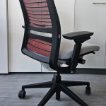 Fotel obrotowy STEELCASE THINK V2 pl. czarny, czerwony kat. B