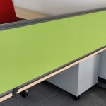 Ścianka biurkowa KINNARPS dł. 160 x34cm zielona (do blatów max. gr. 22 mm)