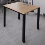 Stół konferencyjny Mikomax 80x90 dąb (mediaport) czarna baza