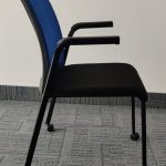Krzesło konferencyjne Steelcase Reply niebieskie