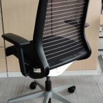 Fotel obrotowy Steelcase THINK czarny siatka
