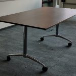 Stół mobilny BENE orzech 180x90 (uszkodzenia blatu)